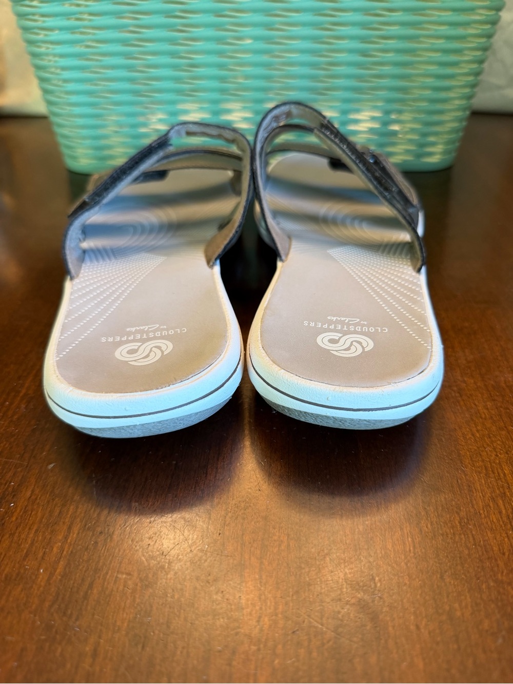 Cloudsteppers By Clarks Brinkley Coast Sandal Strappy Silver SlipOn Flats SZ 10 - Picture 5 of 7